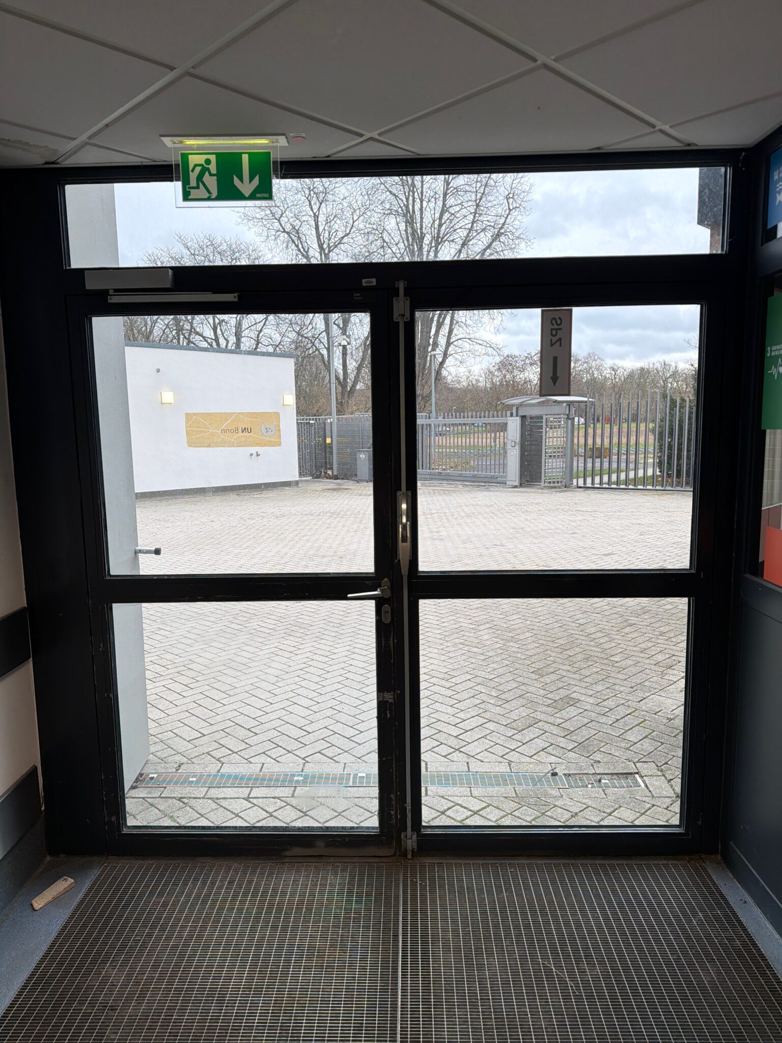Brandschutztüren & Rauchschutztüren 5 Eingangstüranlage aus Stahl und Glas